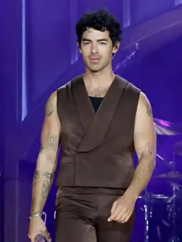 Joe Jonas Hometown Tour 2025 Brown Vest